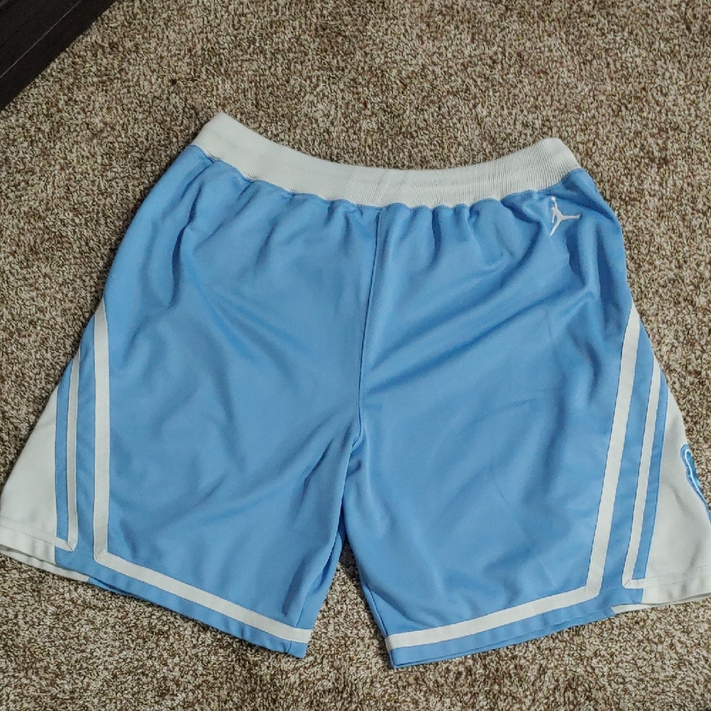 VTG Jordan North Carolina Tar Heels Shorts Size L